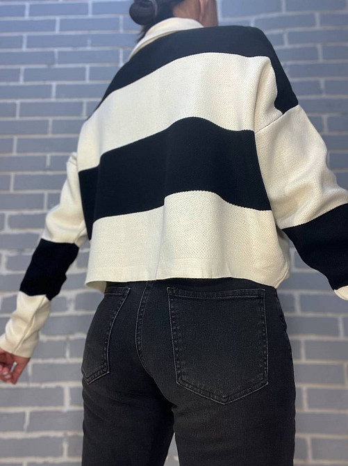 Светр жіночий MIX RAY 6588 джемпер комір широка смужка укорочений вільний крій, чорний з білим, one size Київ - фото 6