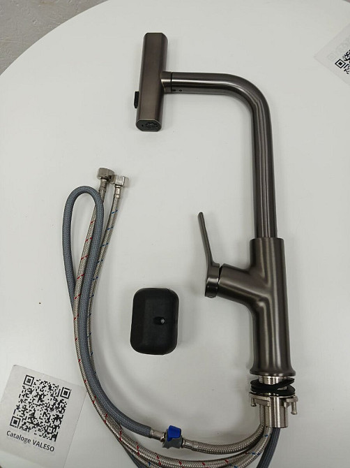 VALESO Кухонний змішувач з поворотним аератором VALESO TH37 PVD чорний Коломия - фото 6