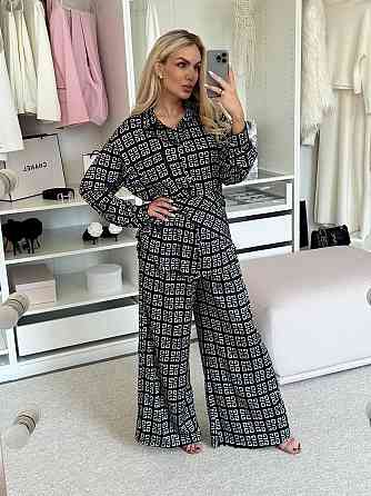 Жіночий легкий принтований костюм-двійка: сорочка та штани з хусткою сатин Чорний Одеса