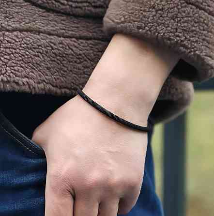 Браслет из шнура с металлической застёжкой — чёрный Киев