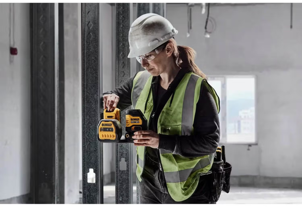 Професійний рівень лазерний лінійний DeWALT DCE088D1G18 : з АКБ, 30м, 2 промені зелені Київ - фото 7