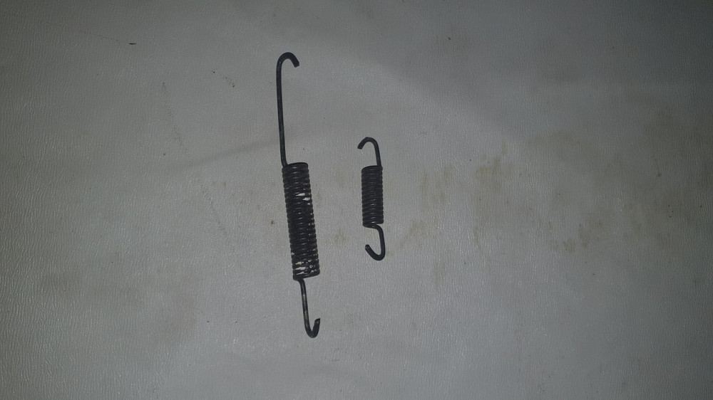 Пружины тормозных колодок Москвич (комплект). СССР. Харьков - изображение 1