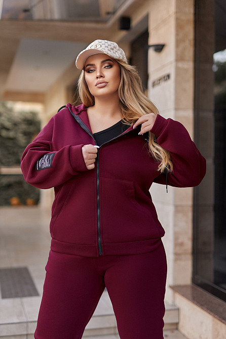 Жіночий спортивний костюм з нашивками "Walker" оптом | Норма Марсала, 42-44 Київ - фото 3