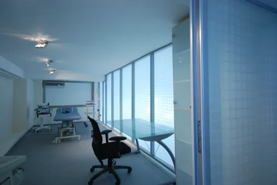 Клею пленку на стекло, тонирую стекло плёнками Киев