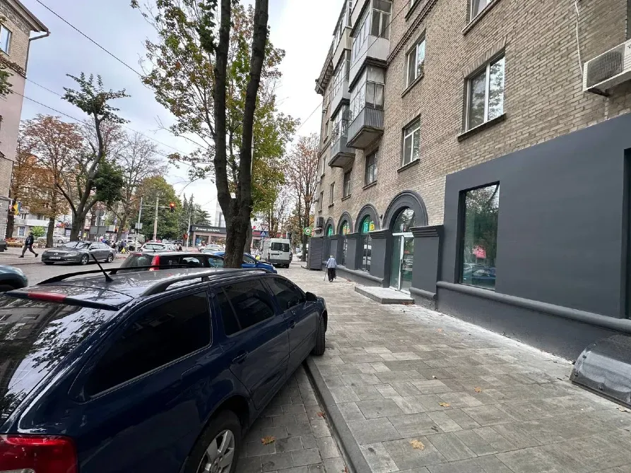 Нове. Здам магазин на Тітова, червона лінія з окремим входом. Свіжий ремонт, підлога - плитка, стіни - гіпс, стеля - армстронг. Дніпро - фото 3