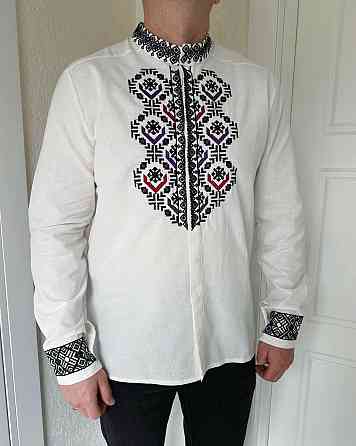 Мужская вышиванка в традиционном украинском стиле с геометрическим орнаментом домотканый лен Одесса