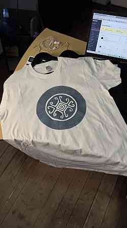 Футболка «Світ навиворіт» з логотипом (етно принт) Черновцы