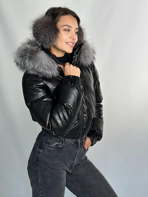 Женский зимний пуховик короткий черный с натуральным мехом Харьков - изображение 3