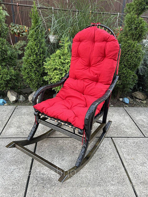 Крісло качалка чорна з червоною накидкою Київ - фото 3