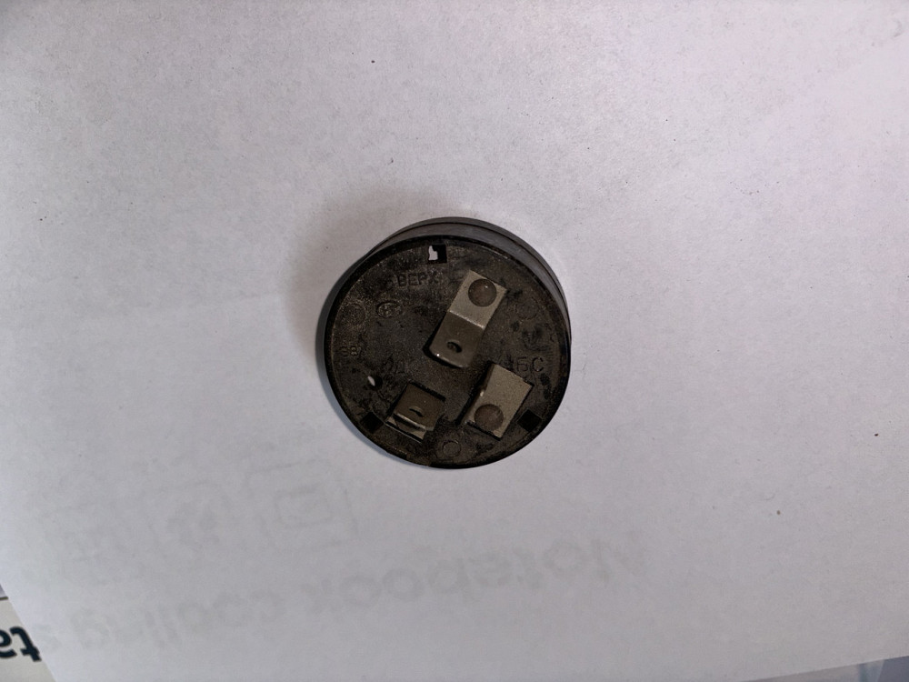 Гнездо (патрон) фары на 3 ушка. СССР. Харьков - изображение 1