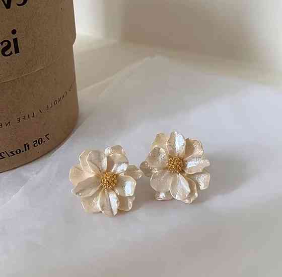 Серьги цветы белые объемные большие серьги гвоздики украшение Киев