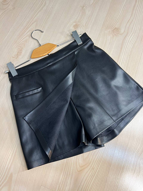 Шорты женские Gritana 974 с юбкой на запах впереди короткие экокожа черные, черный, XS Киев - изображение 3