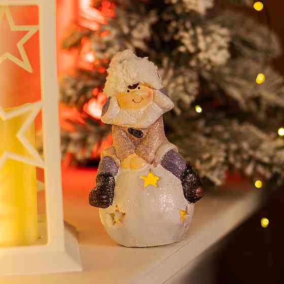 Yiwu Новорічна фігурка з підсвіткою Дівчинка на сніговій кулі з фарфору 8×7×16 (см) новорічний Коломия