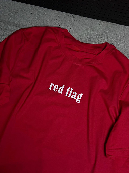 Футболка Red Flag унисекс – минималистичный принт, трендовый дизайн Белый, XXL Черновцы - изображение 1