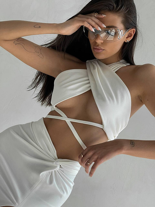 Жіночий привабливий костюм двійка: топ-хомут і спідниця з розрізом крепдайвінг Одеса - фото 8