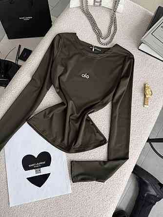 Стильний жіночий базовий лонгслів із написом і вирізом під пальчик мікродайвінг Хакі Одеса