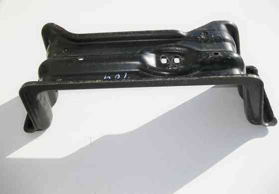 Mercedes-Benz  A1642400402 Траверса АКПП при двигунах OM629 V8 4.2 cdi OM642 V6 3.0 cdi M272 V6 3.0 3.5л M273 V8 5.5л M156 V8 6.3л ML W164 GL X164 Одесса