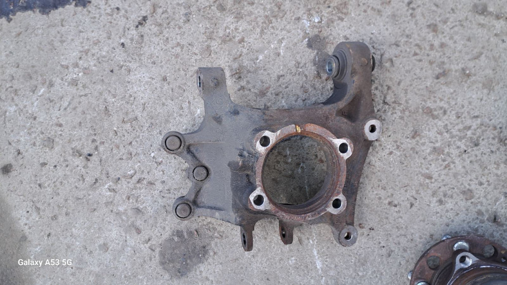 Кулак поворотный задний правый под передний привод Kia Sorento 2014–2020 Киев - изображение 1