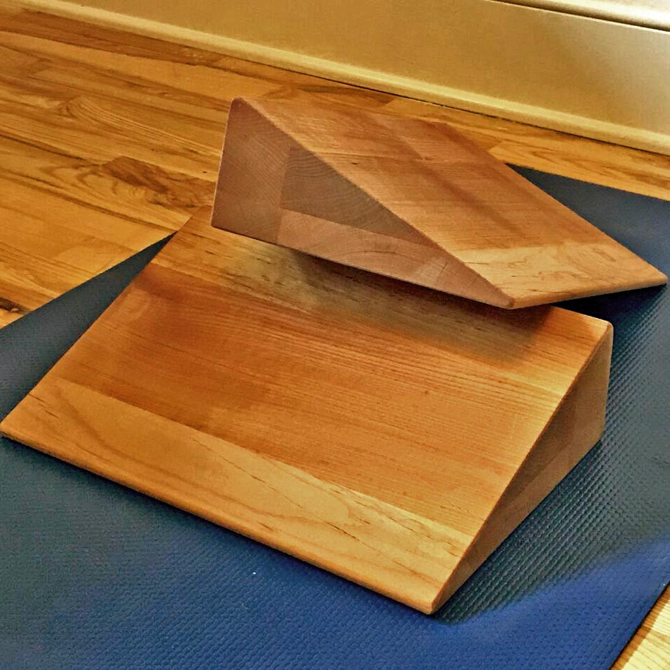 Опорний трикутний йога-блок "Парсіті" сієна Миколаїв - фото 1