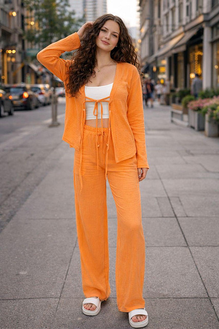 Жіночий базовий легкий костюм-двійка: штани та сорочка на зав'язках муслін Жовтогарячий, 46/48 Одеса - фото 1