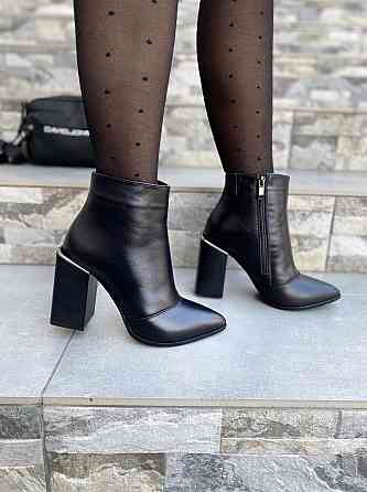 Wright Стильні черевики жіночі демісезонні весна-осінь чорні з натуральної шкіри на підборах р. Коломыя