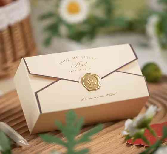 Подарункова коробка жовта Смела