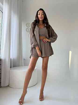 Женский летний прогулочный оверсайз костюм тройка: рубашка топ и шорты американский креп жатка Мокко Одесса