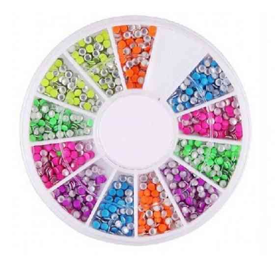 Різнокольорові стрази на нігті Київ