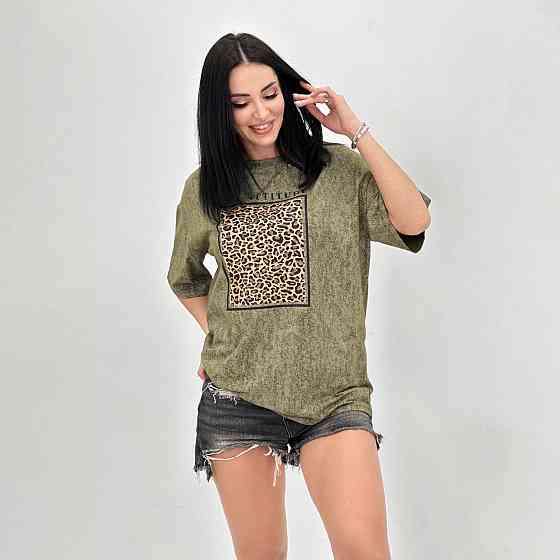 Женская футболка с анималистичным принтом  