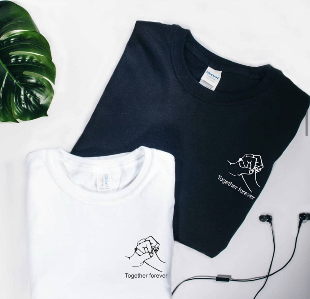 Парні футболки для хлопця та дівчини з руками та написом Together forever Чернівці - фото 1