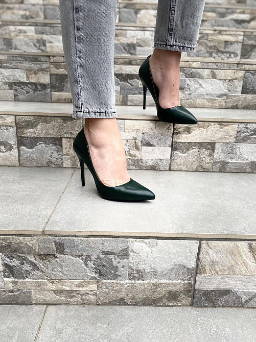 Туфлі жіночі SMALL SWAN темно-зелені еко-шкіра висота каблука 10см розміри 39р.-25см 40р.-26см Коломыя - изображение 4