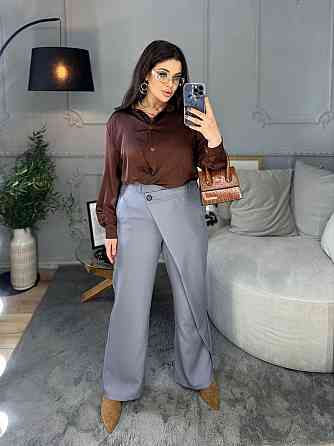 Женские прямые брюки с эффектным асимметричным запахом спереди из костюмной ткани Серый, 54/56 Одесса