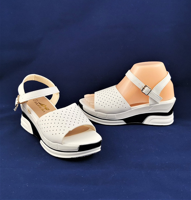 Жіночі Сандалі Босоніжки на Танкетці Платформа Білі Літні (розміри: 38,39,40) - К2 Дніпро - фото 9