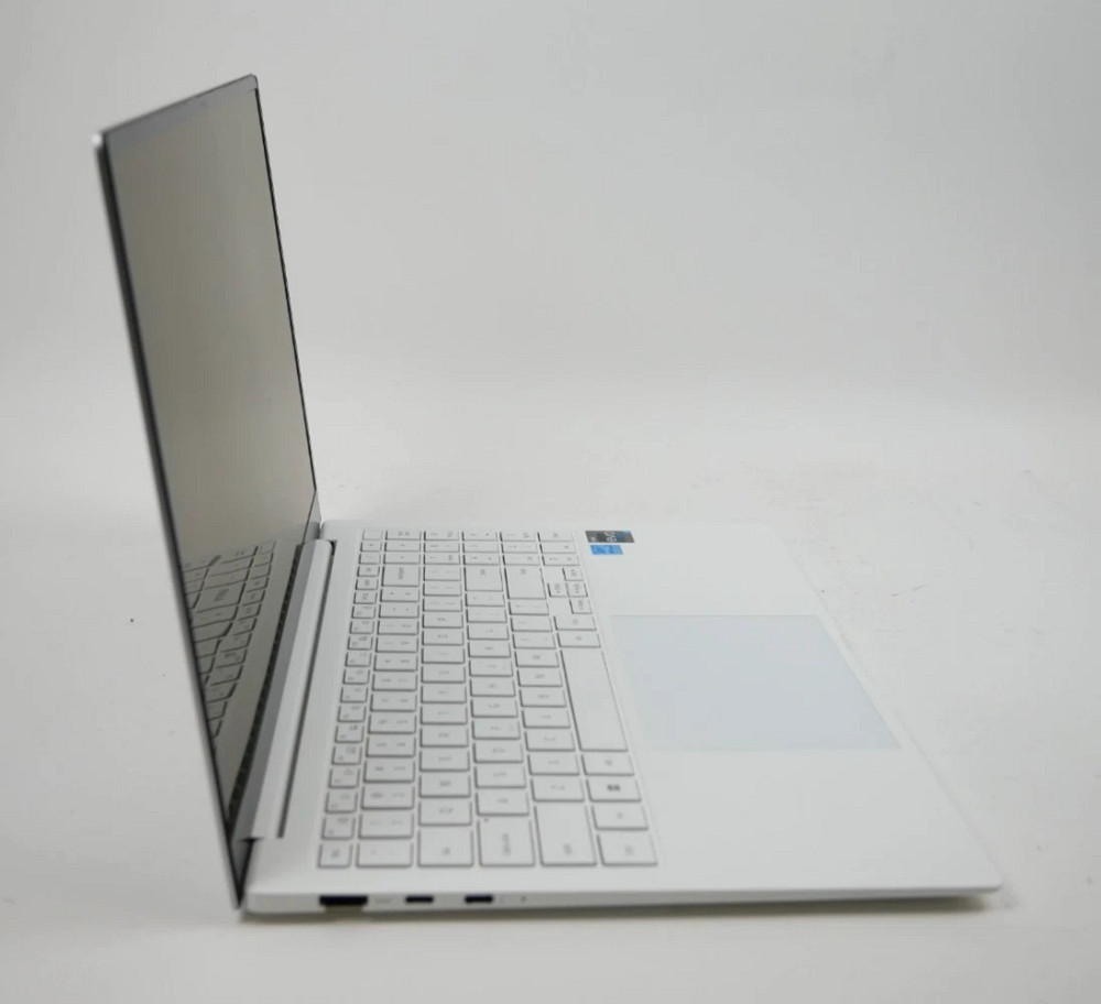 Ноутбук Samsung Galaxy Book2 Pro NP950XED 15.6" FHD AMOLED Intel Core i7-1260P 16/512GB SSD срібний Миколаїв - фото 2