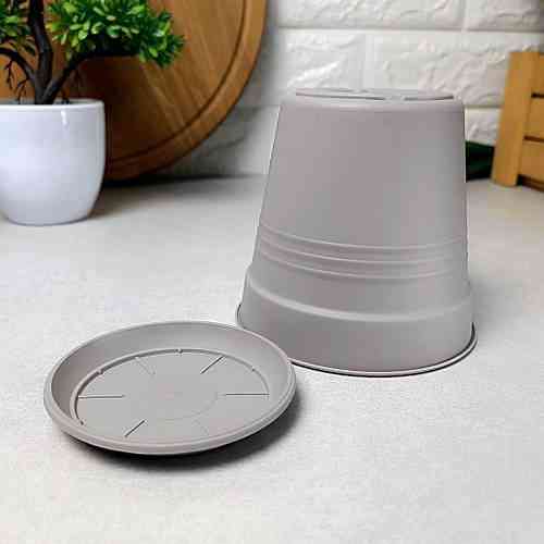 Цветочный горшок с подставкой 