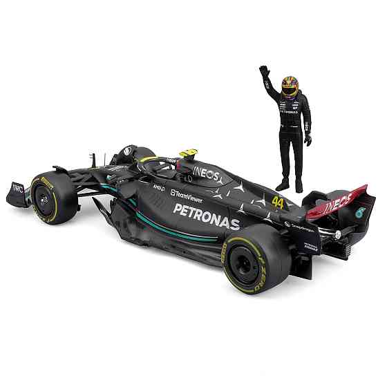 Автомодель з фігуркою - Mercedes-AMG F1 W14 E Performance (1:24) Дніпро