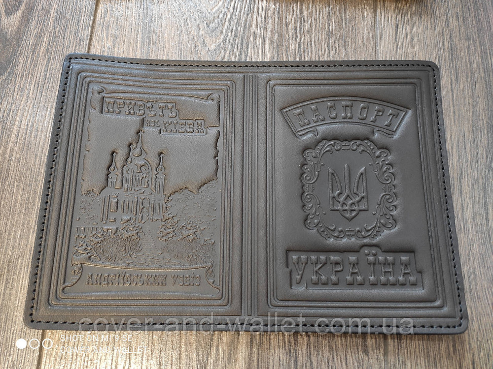 Кожаная обложка на паспорт с большим гербом Украины Киев - изображение 4