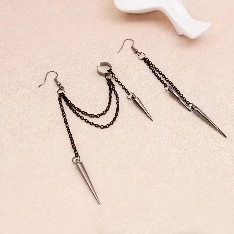 Серьги с цепочкой и шипами – ассиметричные готические украшения Киев - изображение 1