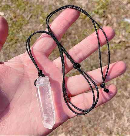 Підвіска з натурального гірського кришталю на регульованому шнурку Київ