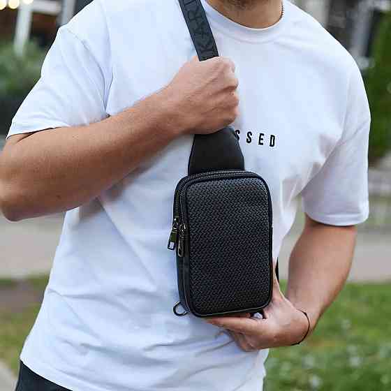 Брендова чоловіча нагрудна сумка рюкзак-слінг із натуральної шкіри молодіжна шкіряна чорна сумочка на плече Київ