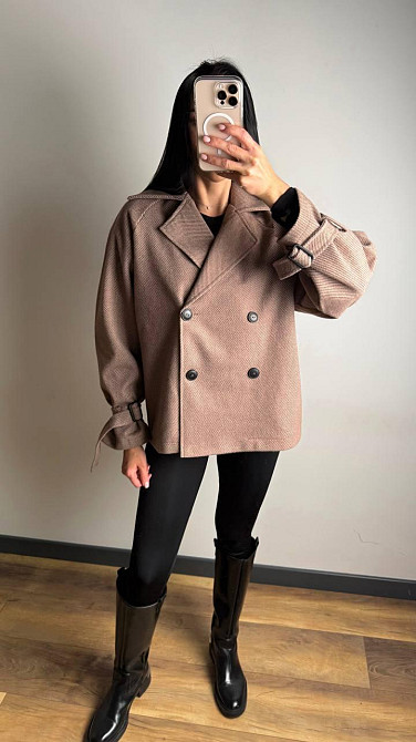 Женское трендовое пальто с двубортной застежкой на пуговицы и поясом Одесса - изображение 1