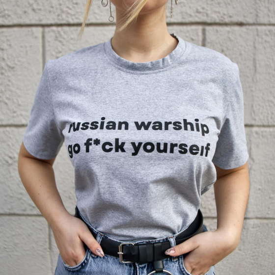 Женская патриотическая футболка с принтом Russian warship антивоенная хлопковая с символикой серая L Одесса