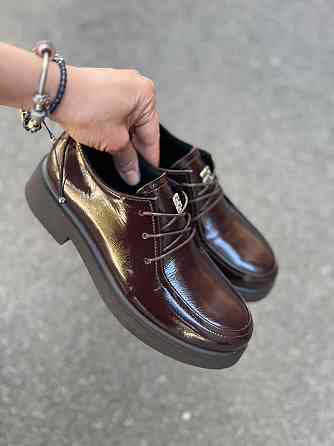 Notta bene Топсайдери жіночі з натуральної лакованої шкіри на низькому ходу шоколадні демісезон Коломия