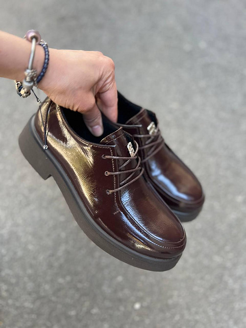 Notta bene Топсайдери жіночі з натуральної лакованої шкіри на низькому ходу шоколадні демісезон Коломия - фото 1