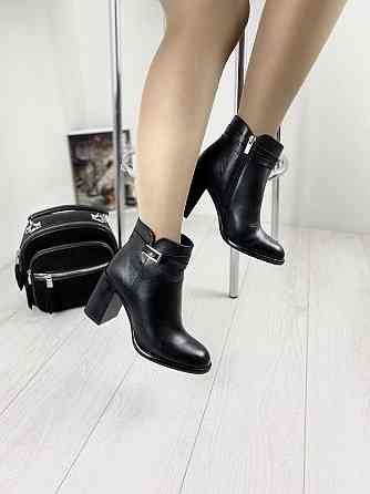 Injers Жіночі черевики INJERS чорні натуральна шкіра висота каблука 8 см розмір 39 (1131) Коломия