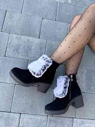 Без бренда Черевики жіночі D and V чорний/сірий натуральна замша зима висота 12см каблук 7см (6 Коломыя