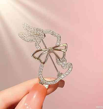 Брошь зайчик со стразами и бантиком декоративное украшение на одежду Киев