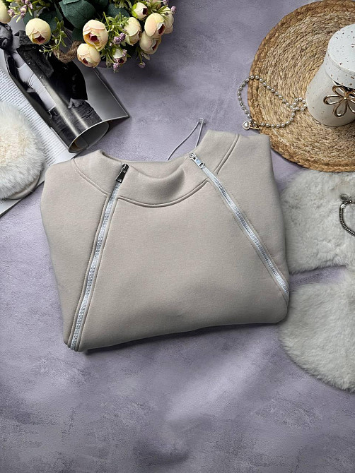 Жіночий стильний теплий об'ємний світшот турецька тринитка на флісі Бежевий Одеса - фото 10