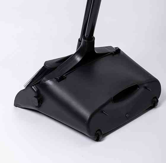 Веник і совок з довгою ручкою для прибирання чорні Київ