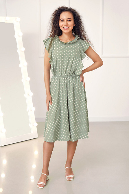 Платье в горошек с воланами 